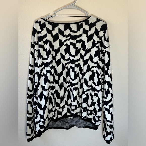 Future Collective Women's Asymmetrical V-Neck Pullover Crop Sweater Sz 3x Black - Picture 7 of 7